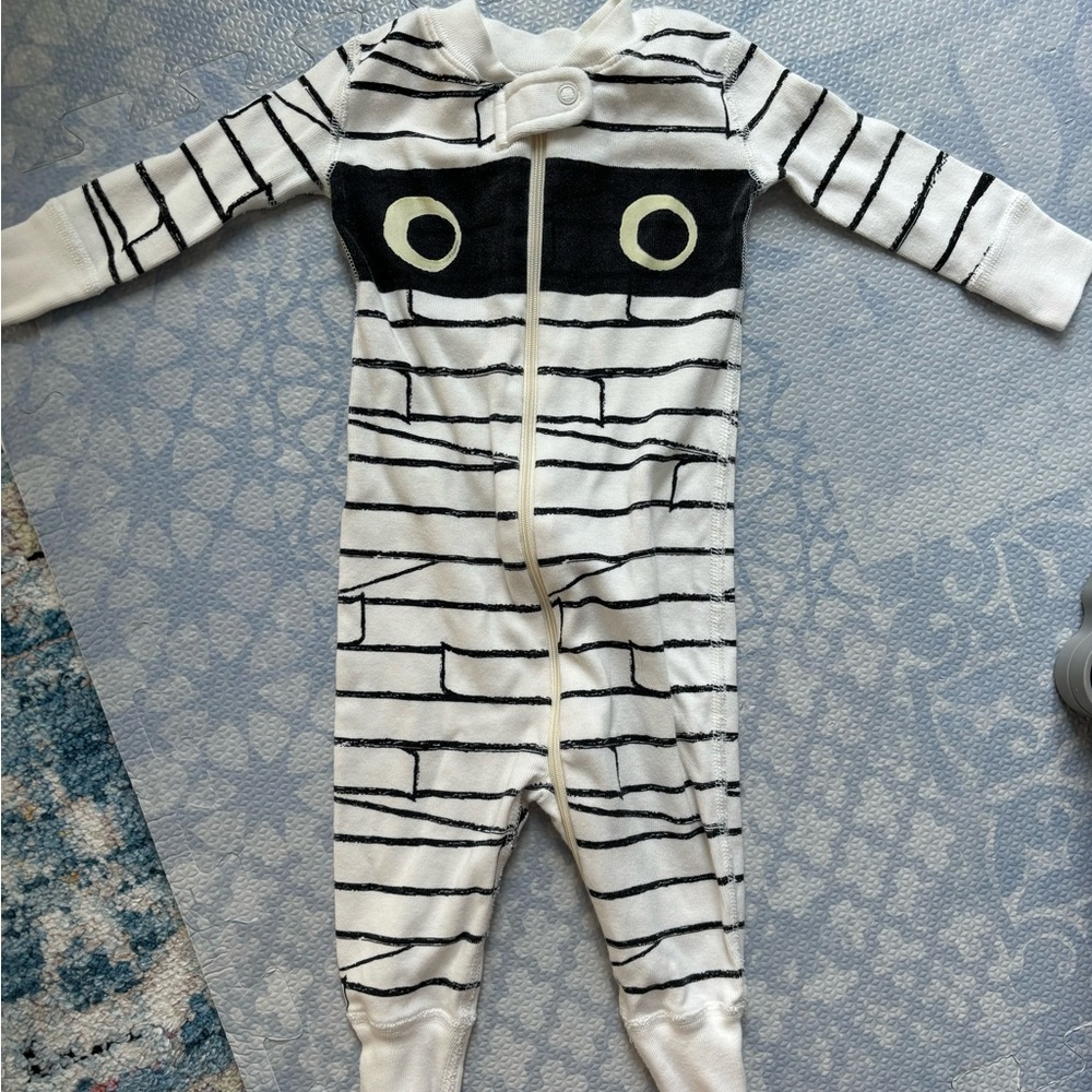 👻 Hanna Andersson Halloween “mummy” pjs. Size 3-6mo (60cm). EUC.